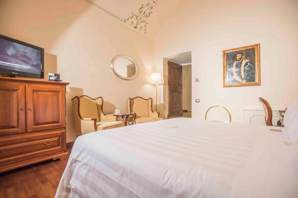Двухместный (Двухместный номер Делюкс с 1 кроватью или 2 отдельными кроватями - Башня) отеля Golden Tower Hotel & Spa, Флоренция