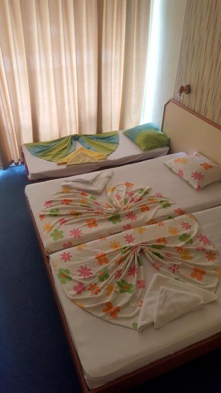 Двухместный (Двухместный номер с 1 кроватью или 2 отдельными кроватями и дополнительной кроватью (для 3 взрослых)) отеля Balaton, Солнечный Берег