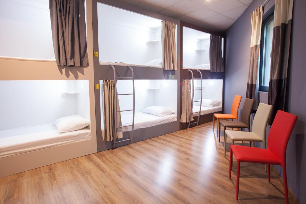 Номер (Спальное место на двухъярусной кровати в общем номере для мужчин и женщин) хостела En Route Hostel, Сплит