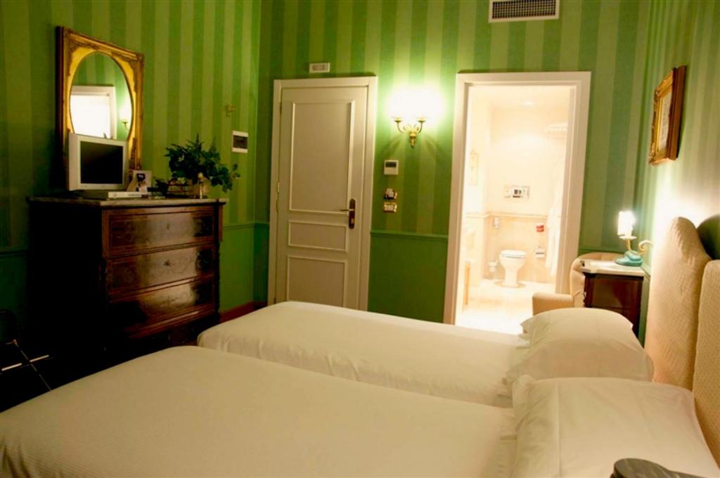 Двухместный (Двухместный номер Делюкс с 1 кроватью или 2 отдельными кроватями) отеля Hotel Villa del Bosco, Катания