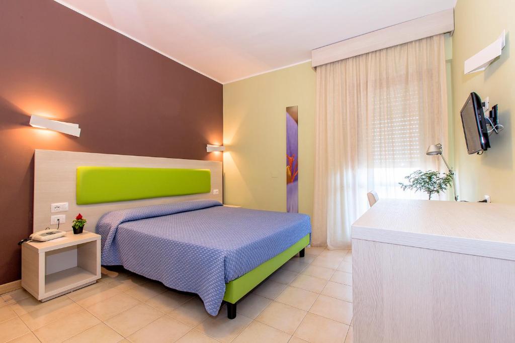 Двухместный (Улучшенный двухместный номер с 1 кроватью или 2 отдельными кроватями) отеля Hotel Residence Ulivi E Palme, Кальяри