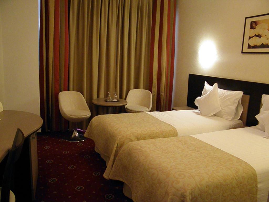 Двухместный (Двухместный номер с 2 отдельными кроватями) отеля Hotel Berthelot, Бухарест