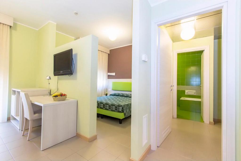 Сьюит (Улучшенный люкс с 2 спальнями) отеля Hotel Residence Ulivi E Palme, Кальяри