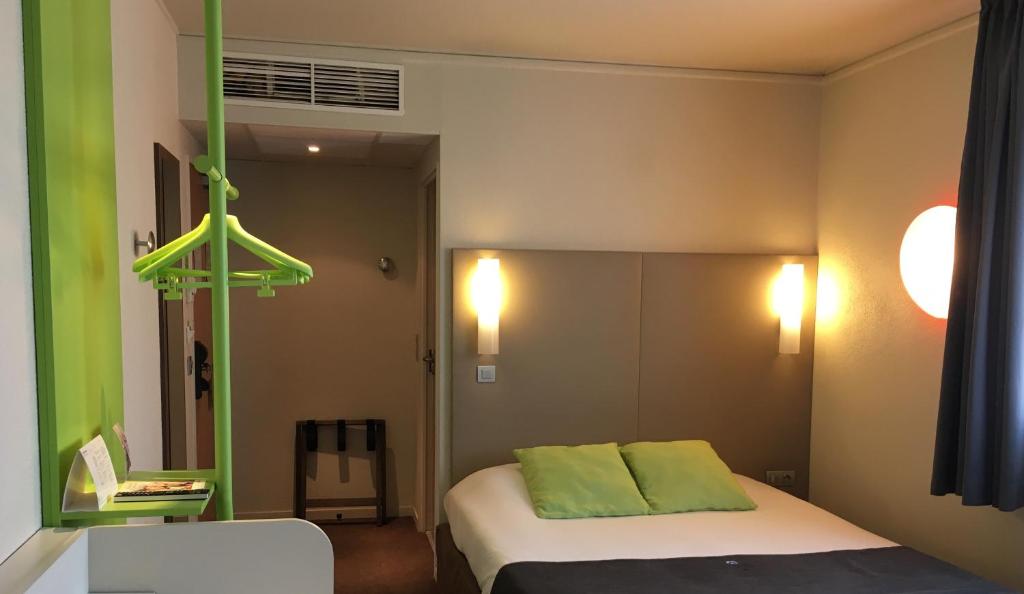 Двухместный (Четырехместный номер «Новое поколение» с 1 двуспальной кроватью и 2 подростковыми кроватями) отеля Campanile Marne la Vallée, Серри