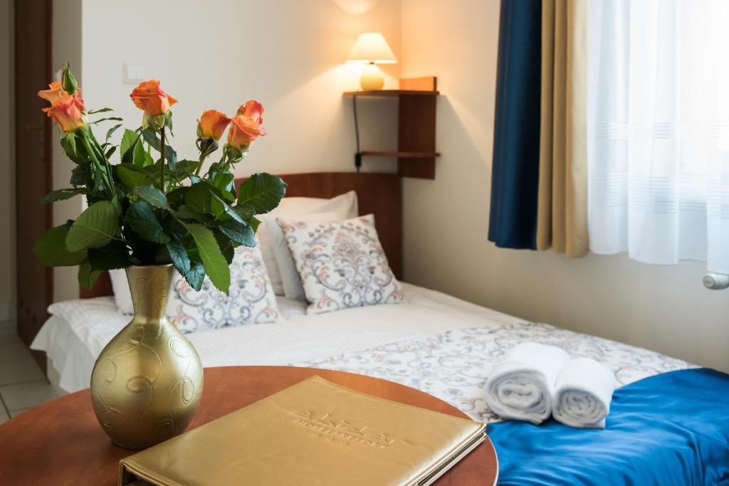 Двухместный (Небольшой двухместный номер с 1 кроватью) отеля Abidar Hotel Spa & Wellness, Цехоцинек