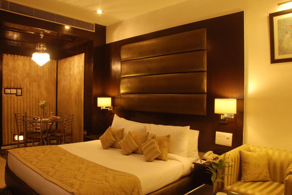 Двухместный (Deluxe Double Room with Airport Drop, 20% discount on food and soft beverage), Hotel Shanti Palace & Spa