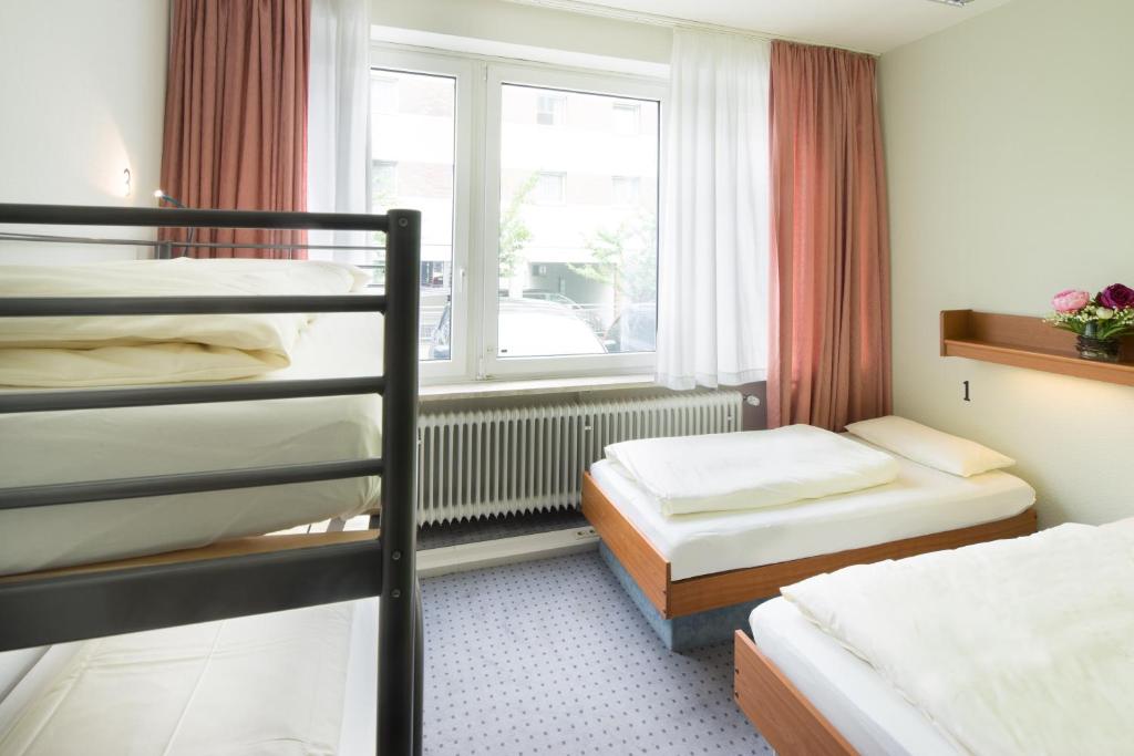 Номер (Кровать в общем 4-местном номере для мужчин и женщин) хостела Airport Hostel, Гамбург