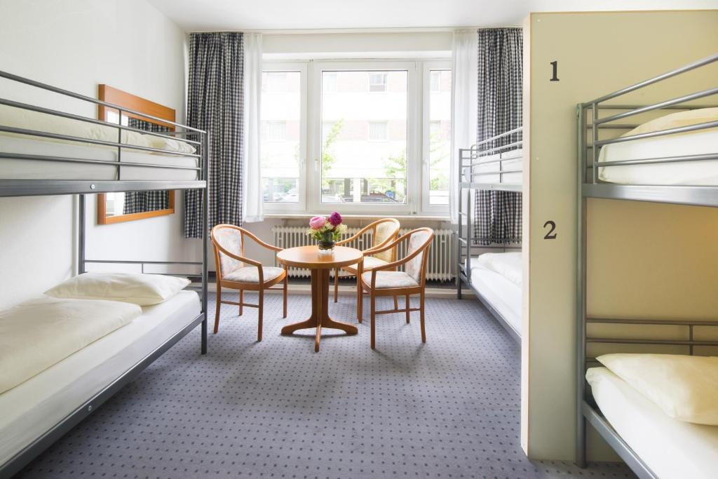 Номер (Кровать в общем 6-местном номере для мужчин и женщин) хостела Airport Hostel, Гамбург