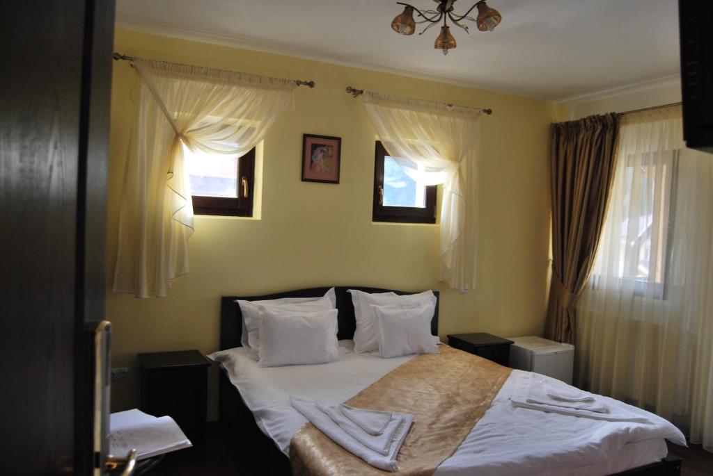 Двухместный (Двухместный номер с 1 кроватью и собственной ванной комнатой) гостевого дома Pensiunea Gold, Пьятра-Нямц