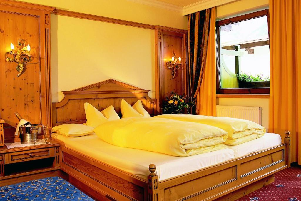 Двухместный (Номер Делюкс Karwendel) отеля Superior Alpine Wellnesshotel Karwendel, Визинг