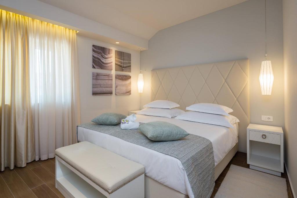 Двухместный (Улучшенный двухместный номер с 1 кроватью или 2 отдельными кроватями) отеля Balatura Split Luxury Rooms, Сплит