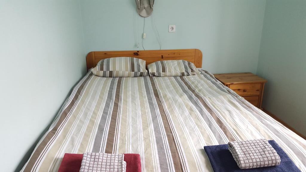 Двухместный (Двухместный номер с 1 кроватью или 2 отдельными кроватями и общей ванной комнатой) отеля Konse Motel and Caravan Camping, Пярну