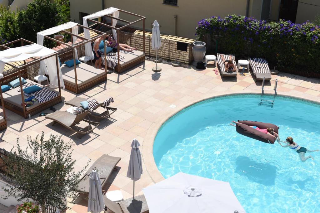 Двухместный (Двухместный номер с террасой и с видом на бассейн) отеля Hotel & Spa la Villa Cap Ferrat, Больё-сюр-Мер