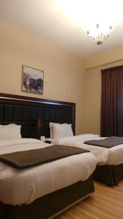 Двухместный (Представительские двухместные апартаменты с 1 кроватью или 2 отдельными кроватями) апарт-отеля Xclusive Maples Hotel Apartment, Дубай