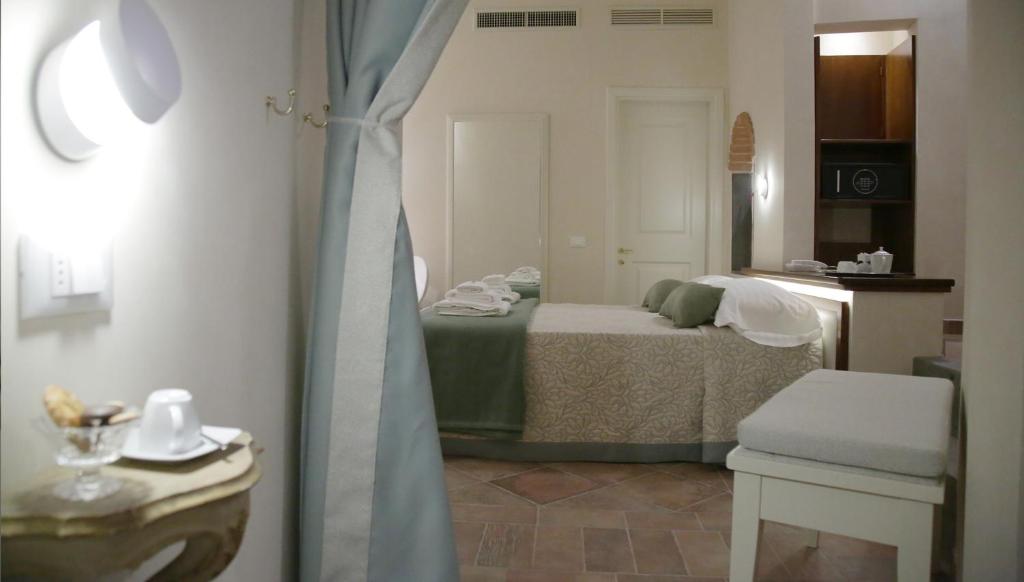 Трехместный (Стандартный трехместный номер) отеля Hotel Renaissance, Флоренция