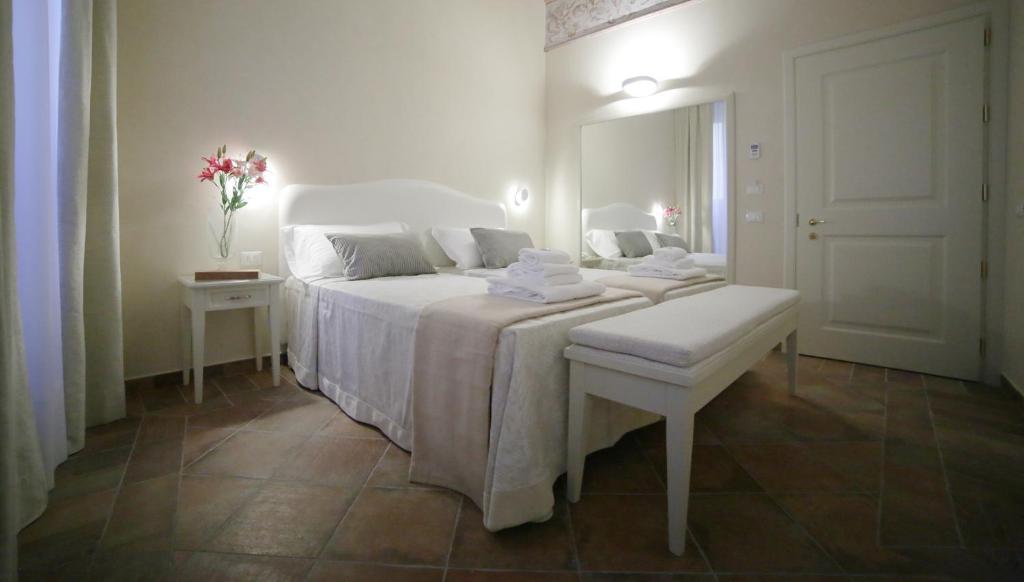 Двухместный (Стандартный двухместный номер с 1 кроватью или 2 отдельными кроватями) отеля Hotel Renaissance, Флоренция