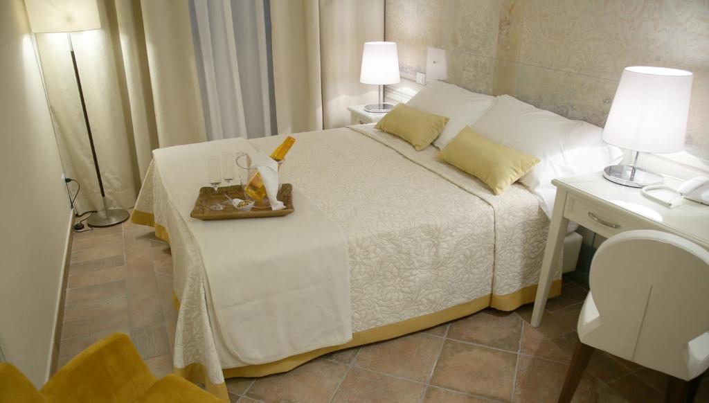 Двухместный (Улучшенный двухместный номер с 1 кроватью и турецкой баней) отеля Hotel Renaissance, Флоренция