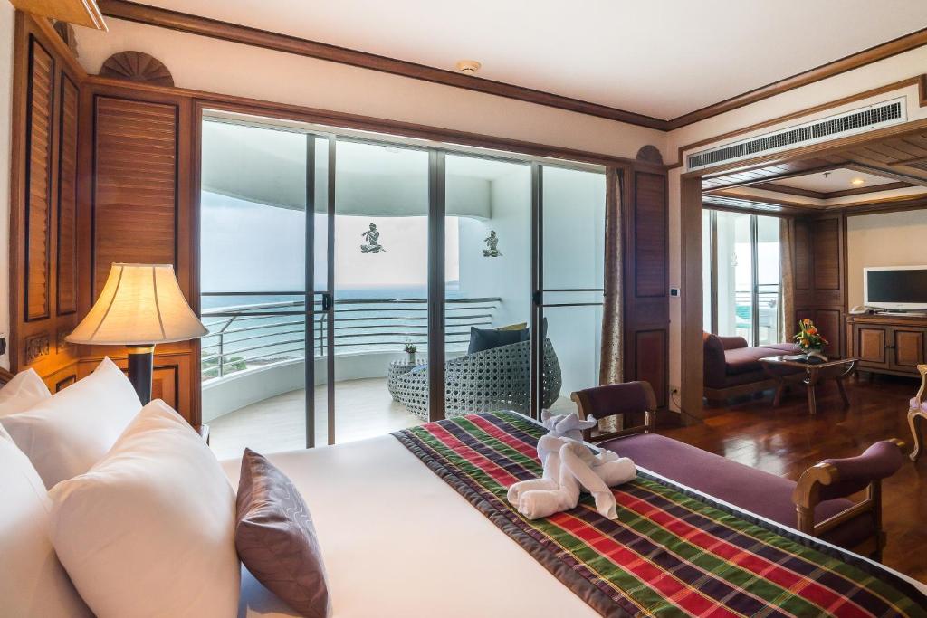 Сьюит (Regency Suite (2 bedrooms)), Отель Royal Cliff