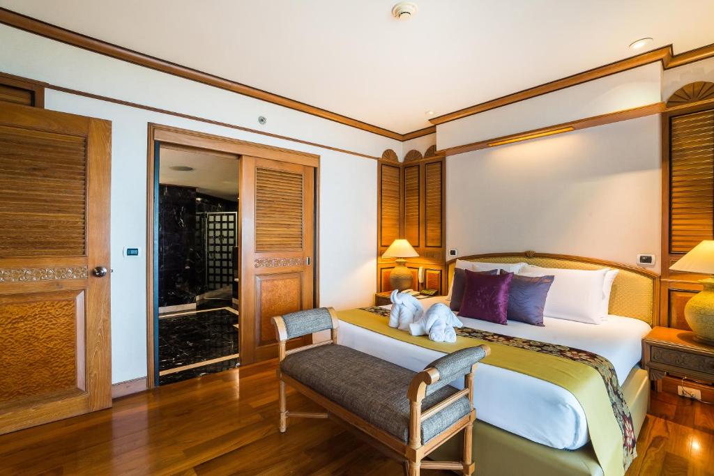 Сьюит (Royal Suite (2 bedrooms)) отеля Royal Cliff, Паттайя