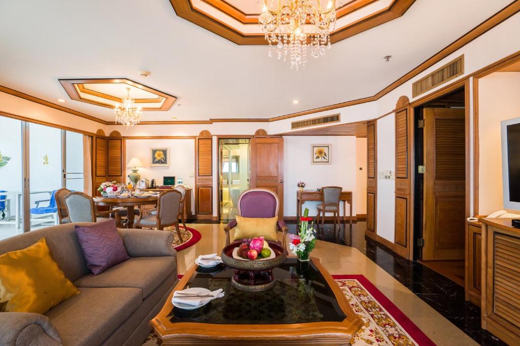 Сьюит (Royal Suite (2 bedrooms)), Отель Royal Cliff