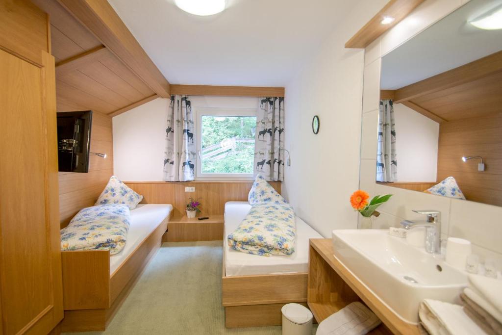 Апартаменты (Апартаменты с 2 спальнями и балконом), Ferienwohnung Pension Tirol