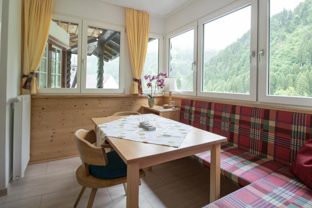 Апартаменты (Апартаменты с 2 спальнями и балконом), Ferienwohnung Pension Tirol