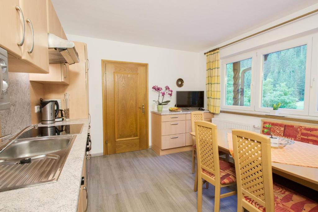 Номер (Дом для отпуска), Ferienwohnung Pension Tirol