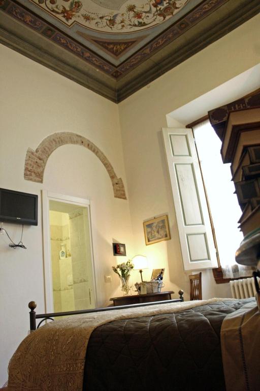 Двухместный (Классический двухместный номер с 1 кроватью и собственной ванной комнатой) гостевого дома Residenza Millennium, Флоренция