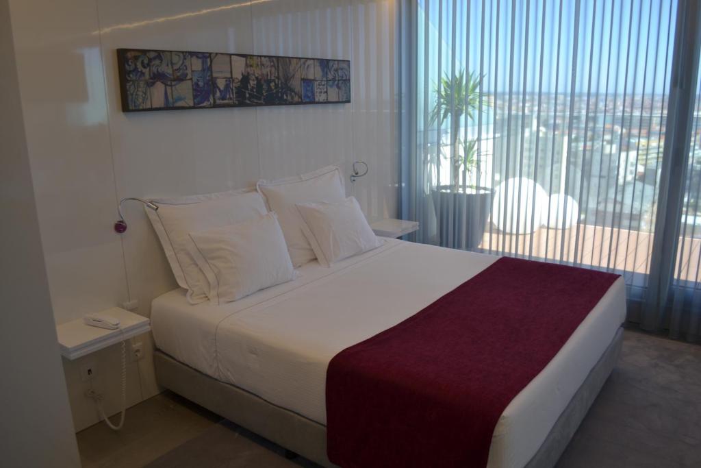 Сьюит (Суперлюкс с видом на море) отеля Hotel Costa Verde, Повуа-ди-Варзин