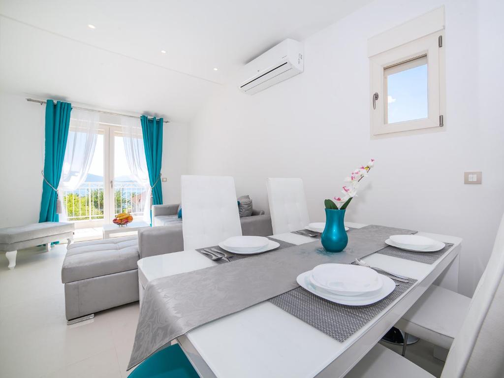 Апартаменты (Апартаменты с 2 спальнями, балконом и видом на море), Sea Point Apartments