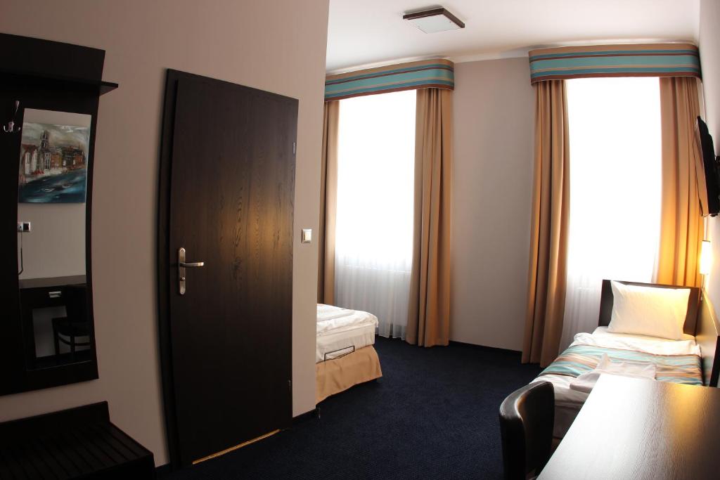 Двухместный (Просторный двухместный номер с 2 отдельными кроватями) отеля Hotel Kamienica, Ополе
