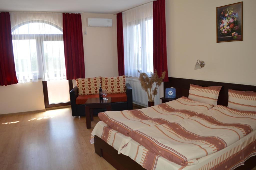 Двухместный (Двухместный номер с 1 кроватью или 2 отдельными кроватями) отеля Armira Family Hotel, Ивайловград