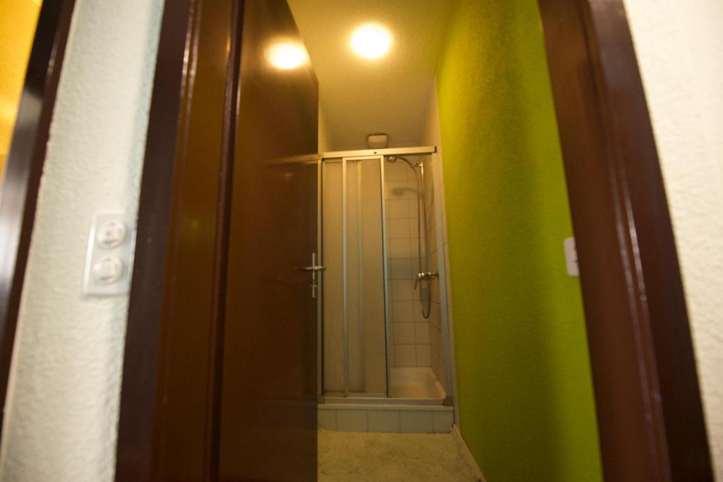 Двухместный (Двухместный номер с 1 кроватью и общей ванной комнатой) отеля Hotel Albani, Винтертур