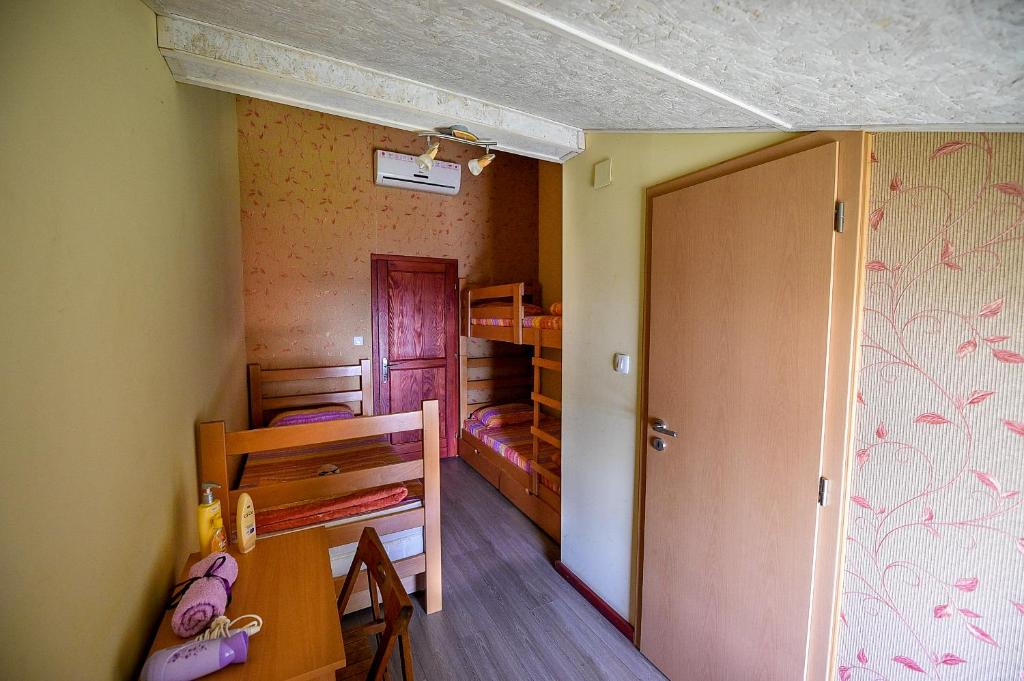 Двухместный (Двухместный номер с 2 отдельными кроватями) хостела San Art Floating Hostel & Apartments, Белград