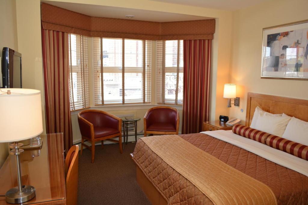 Двухместный (Номер Делюкс с кроватью размера «king-size») отеля Alexander Inn Hotel, 301 South 12th Street, Филадельфия