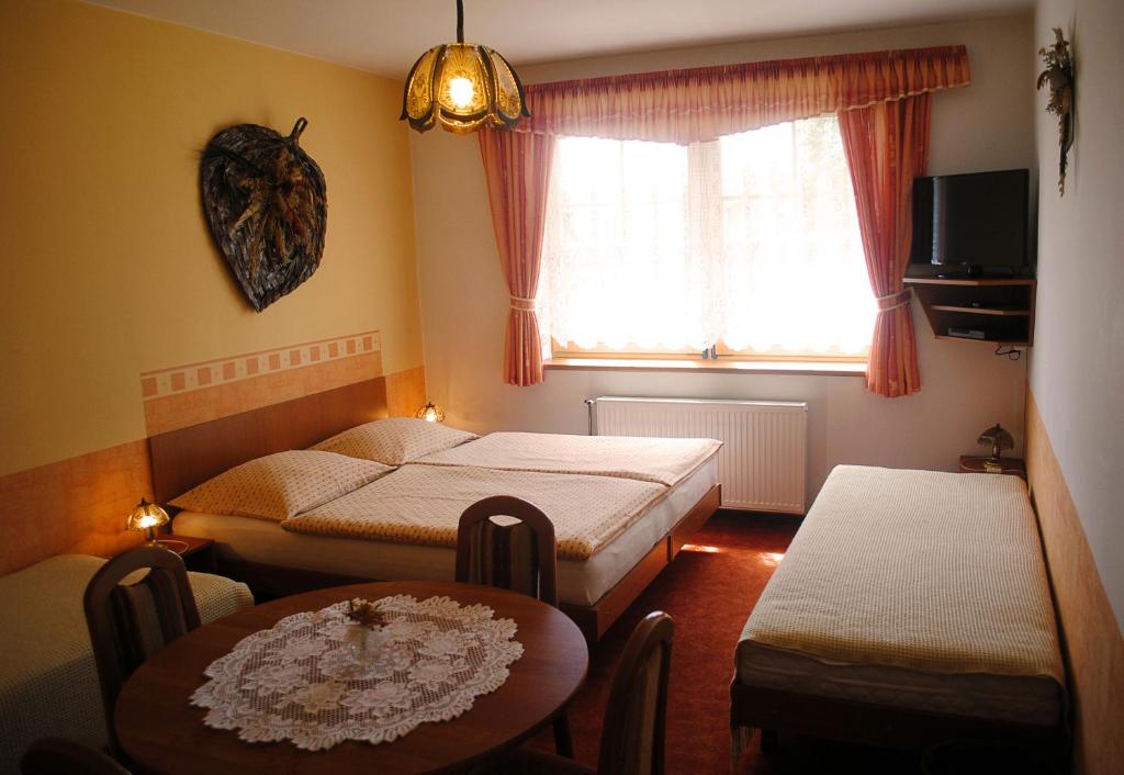 Двухместный (Двухместный номер с 1 кроватью или 2 отдельными кроватями) гостевого дома Pension B&B, Врхлаби