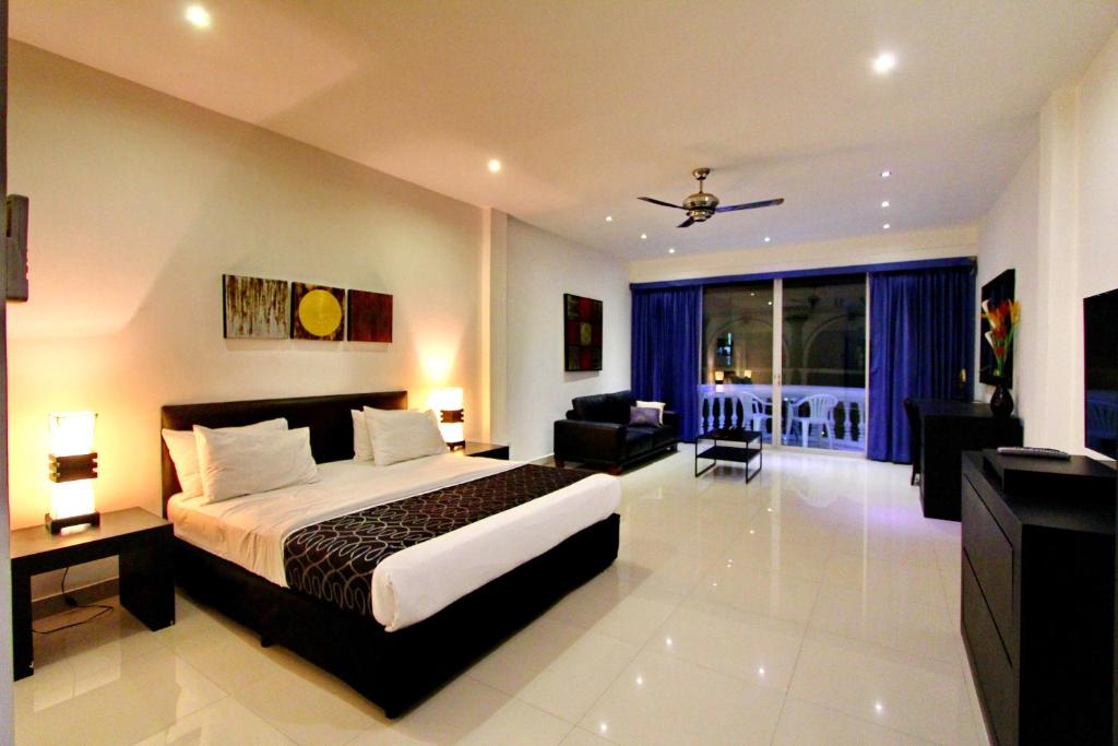Двухместный (Большой двухместный номер с 1 кроватью) отеля East Suites, Паттайя