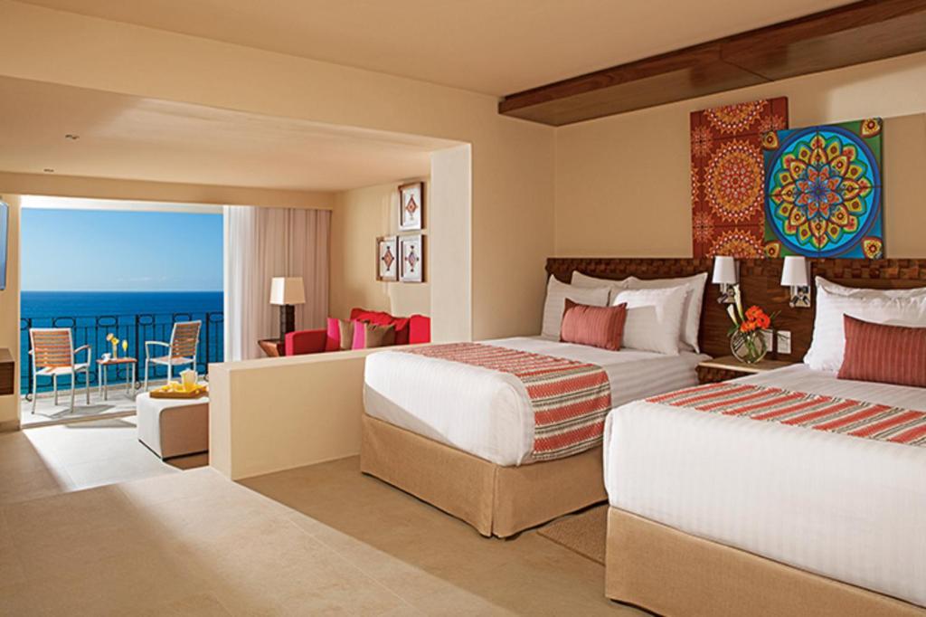 Сьюит (Sun Club Deluxe Junior Suite Bay View Double) курортного отеля Sunscape Puerto Vallarta Resort, Пуэрто-Вальярта