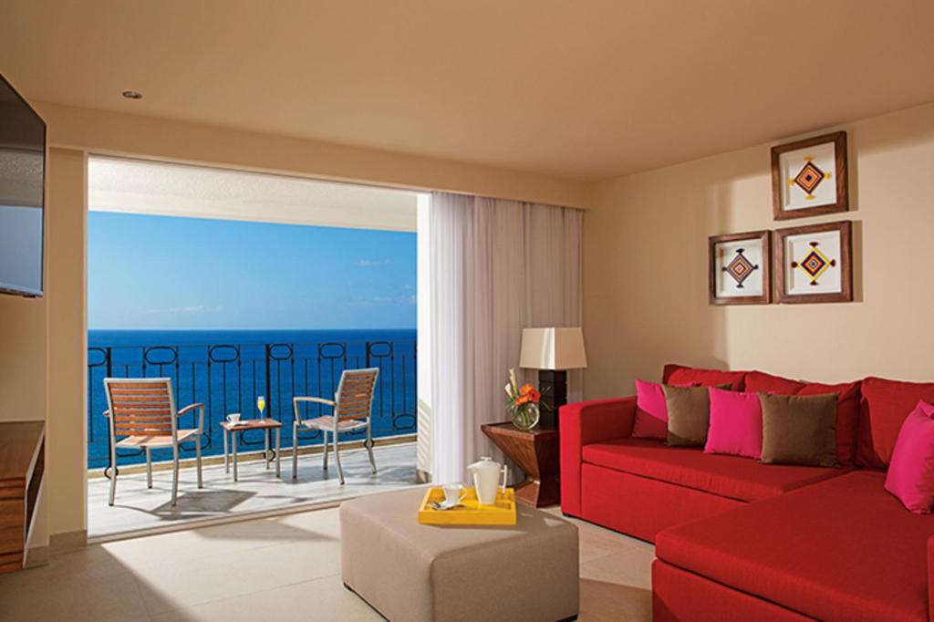Сьюит (Deluxe Junior Suite Bay View King) курортного отеля Sunscape Puerto Vallarta Resort, Пуэрто-Вальярта