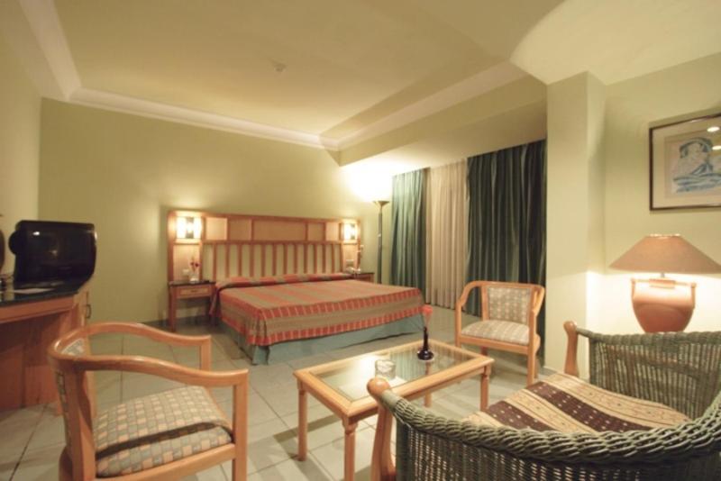 Семейный (Семейный номер с видом на бассейн или на море) курортного отеля Sea Garden Hotel, Хургада
