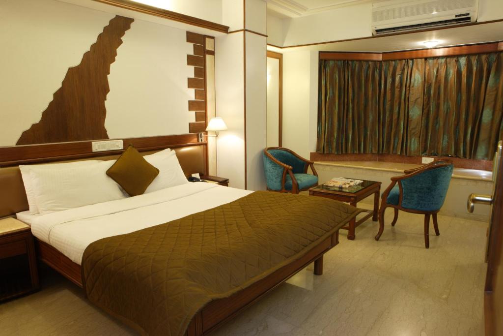 Двухместный (Улучшенный двухместный номер с 1 кроватью или 2 отдельными кроватями) отеля Regal Enclave, Мумбай
