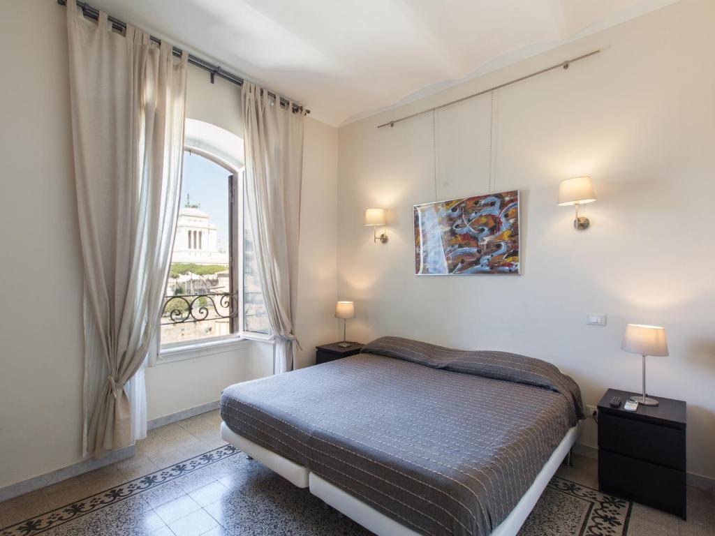Двухместный (Улучшенный двухместный номер с 1 кроватью или 2 отдельными кроватями, вид на город) гостевого дома Residenza Maritti ContemporarySuite, Рим