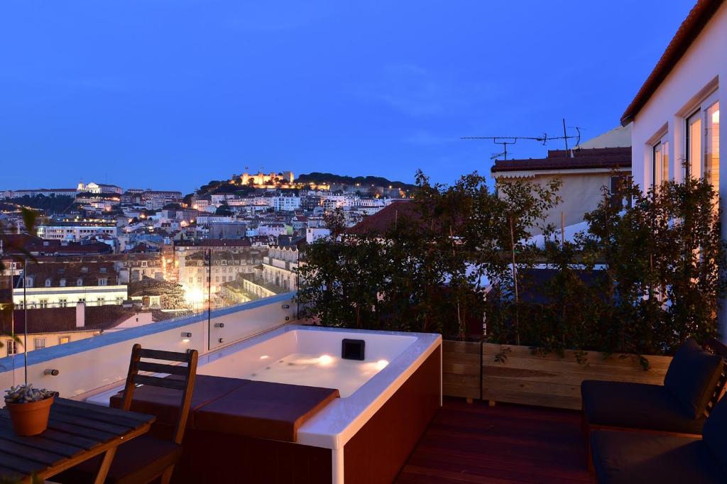 Двухместный (Двухместный номер Делюкс с 1 кроватью, балконом и гидромассажной ванной II) гостевого дома Casa Balthazar, Лиссабон