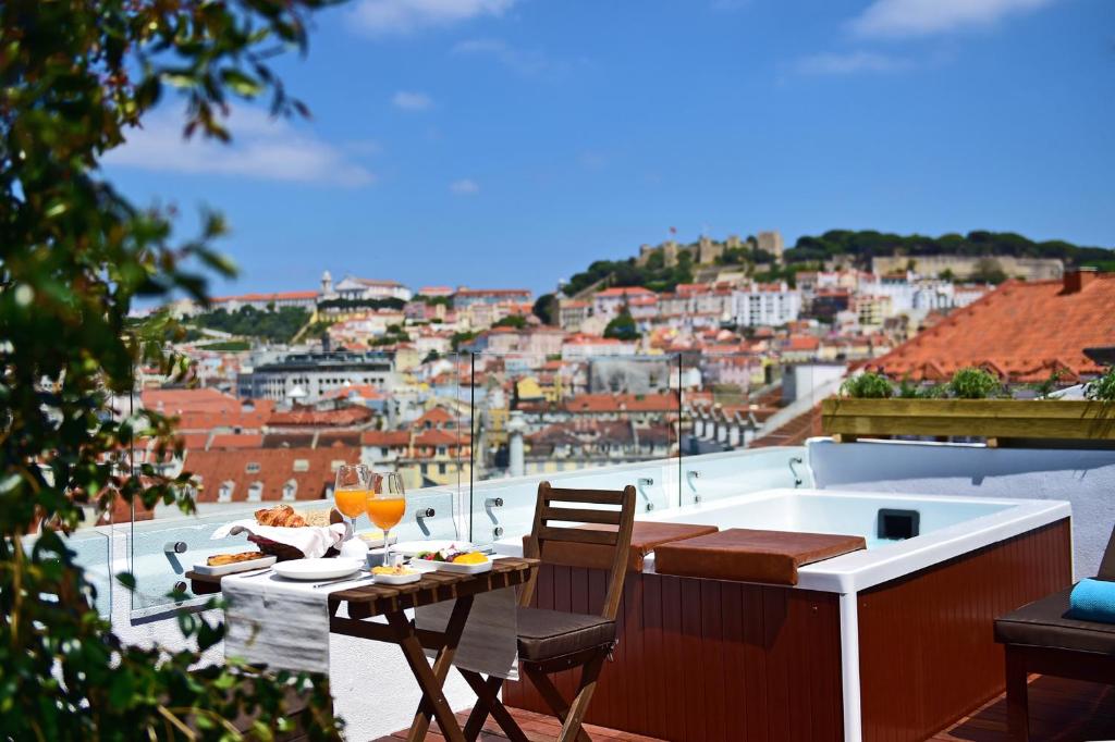 Двухместный (Двухместный номер Делюкс с 1 кроватью, балконом и гидромассажной ванной I) гостевого дома Casa Balthazar, Лиссабон