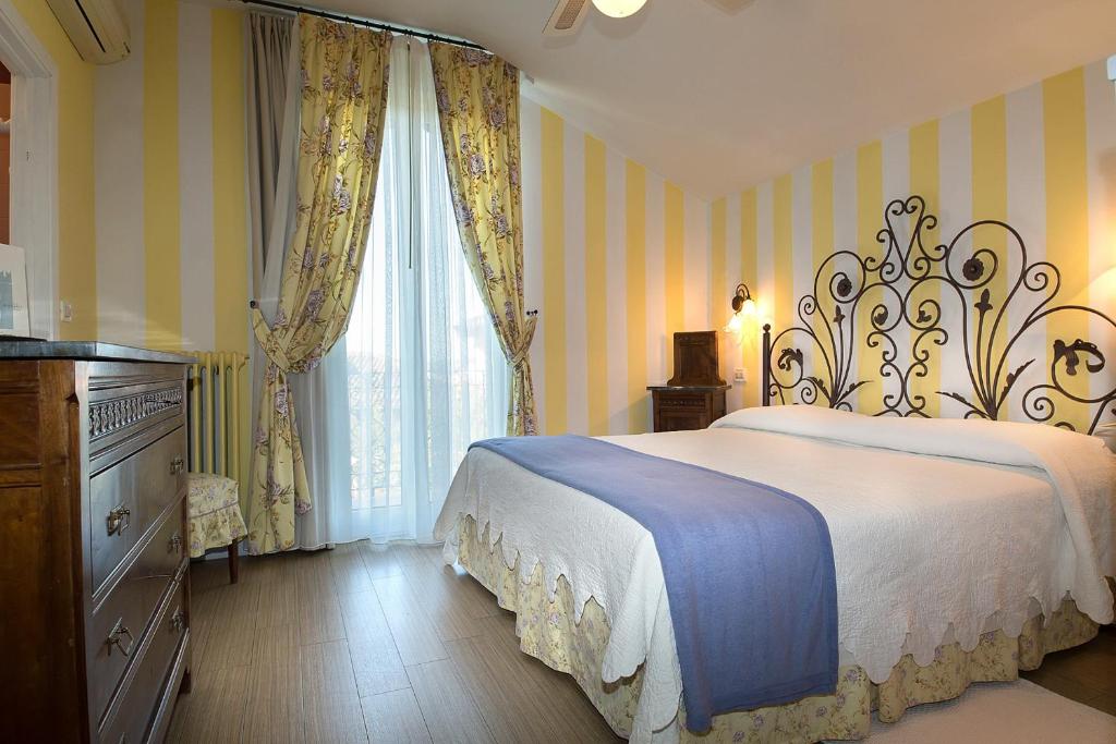 Двухместный (Двухместный номер «Комфорт» с 1 кроватью и балконом) отеля Hotel Serenella, Сирмионе