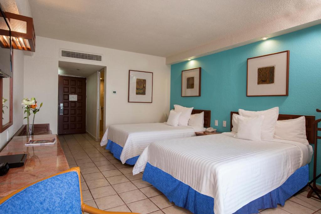 Двухместный (Superior Room Sea View (2 adults + 1 child) ) курортного отеля Barceló Ixtapa - All Inclusive, Икстапа