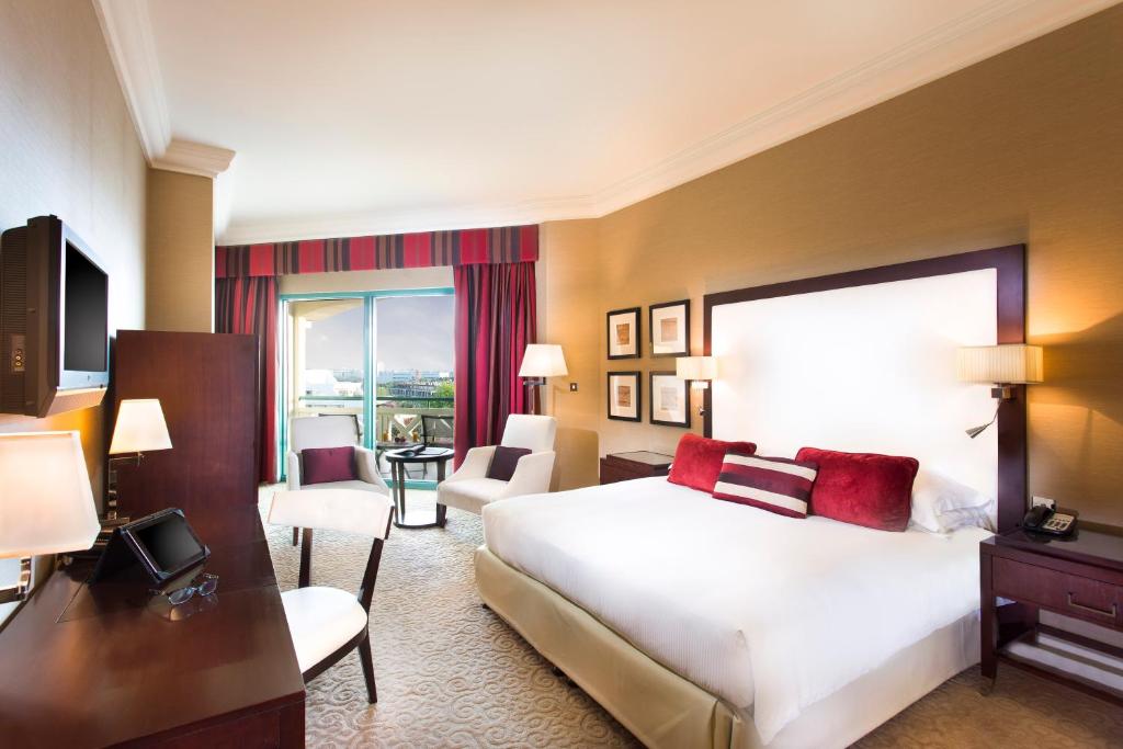 Сьюит (Двухместный суперлюкс с 1 кроватью) отеля Roda Al Bustan Hotel, Дубай