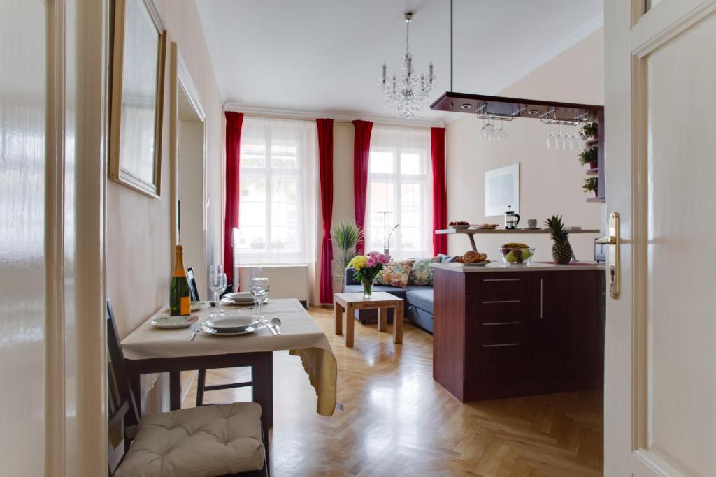 Апартаменты (Просторные апартаменты с 2 спальнями) апартамента Prague Siesta, Прага