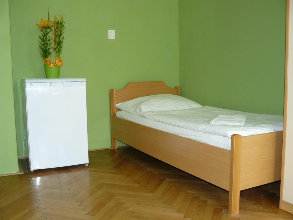Номер (Односпальная кровать в 2-местном общем женском номере) хостела Ubytovna Marie, Оломоуц