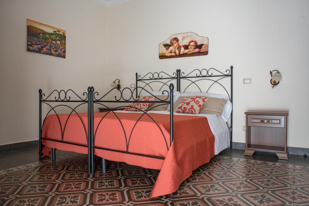 Двухместный (Двухместный номер с 1 кроватью или 2 отдельными кроватями и балконом) отеля B&B Palazzo Tornabene, Катания